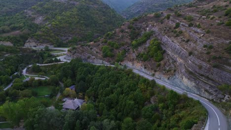 Erkundung-Des-Dorfes-Nestorio:-Ein-Faszinierendes-4K-Erlebnis-Aus-Der-Luft