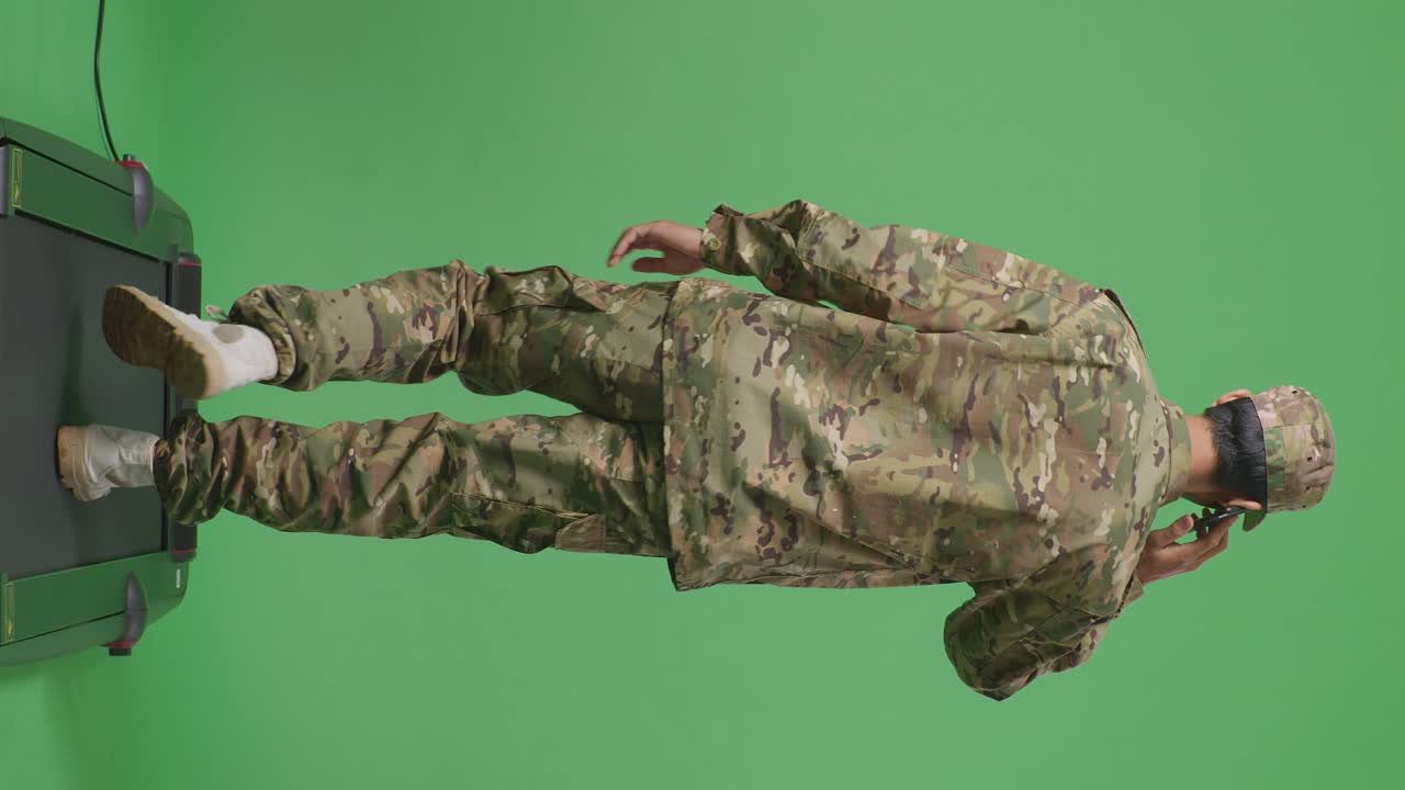 soldado en la cinta de correr