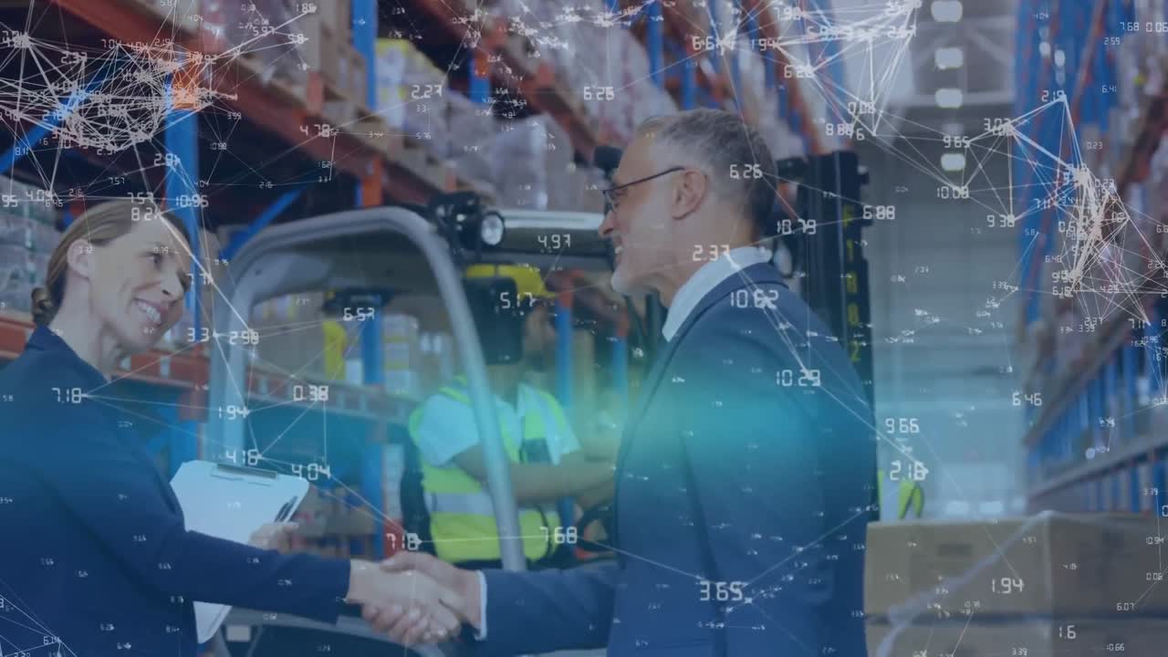 los gerentes del almacén se dan la mano.