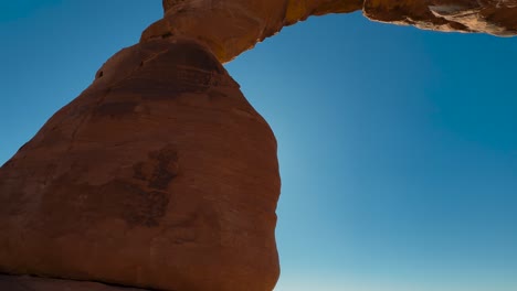 Arco-Delicado-En-El-Parque-Nacional-Arches.