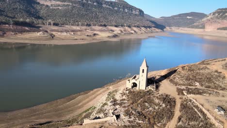 Der-Sau-Sumpf-Ist-Aufgrund-Der-Extremen-Trockenheit-Und-Des-Mangels-An-Regen-Ohne-Wasser