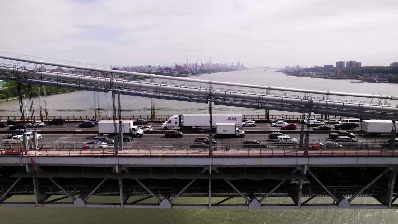 Traffic along the George Washington Bridge, entering New York City
