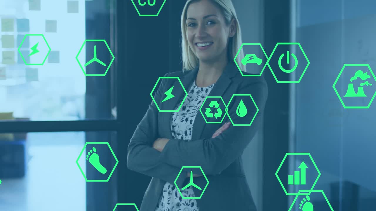 animación de iconos de la ecología sobre mujer de negocios caucásica sonriendo en la oficina