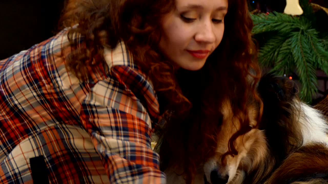 사  을 가진 고리 가 개 에 붙여졌다