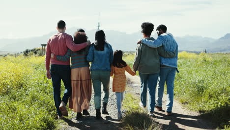 Familie,-Wandern-Und-Feld-Mit-Rücken