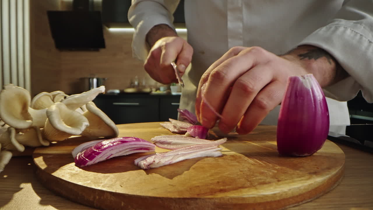 chef preparando verduras