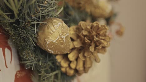 árbol-De-Navidad-Y-Adornos-Con-Luces