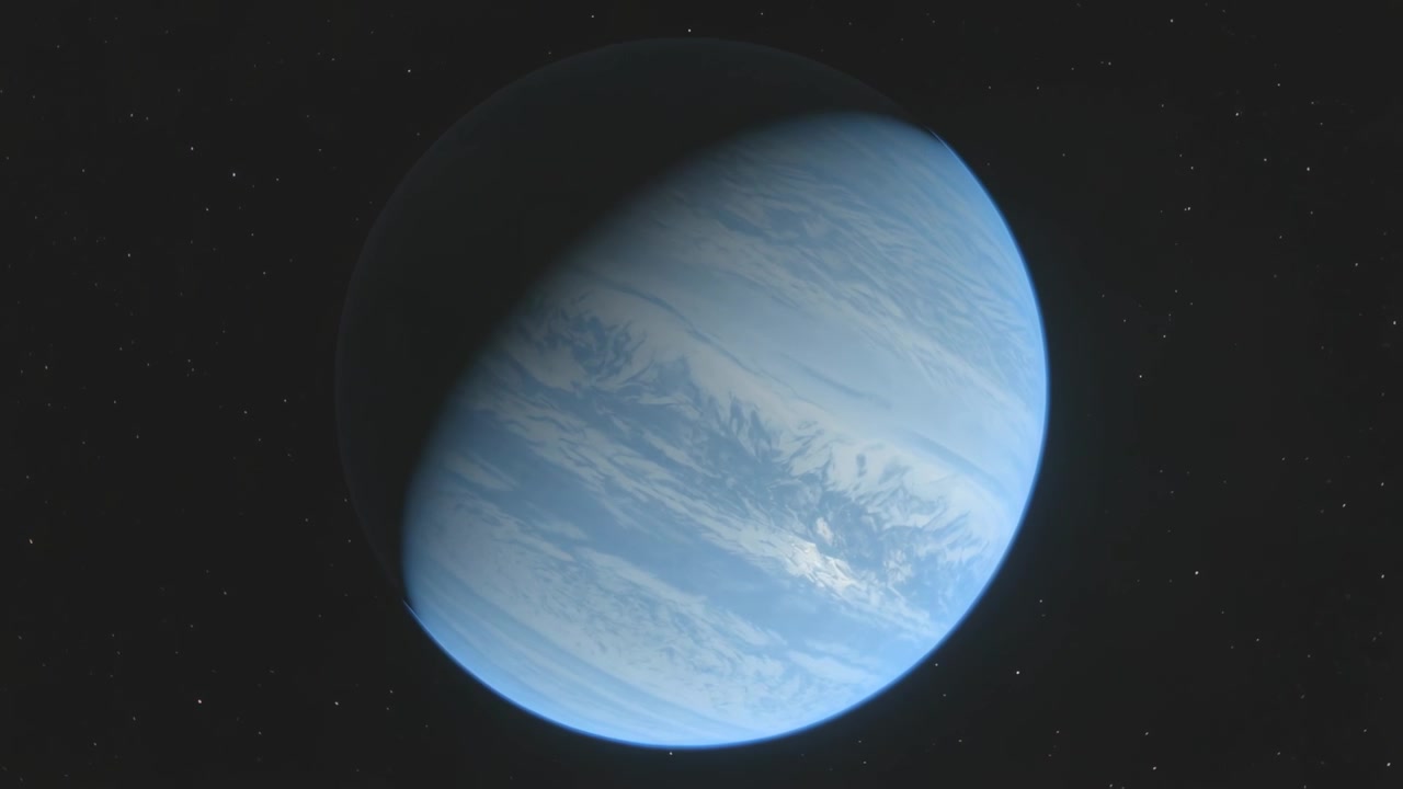 Kamera mundur menunjukkan planet raksasa biru berputar di angkasa, menampakkan cakram yang disinari matahari dan pita-pita berputar.