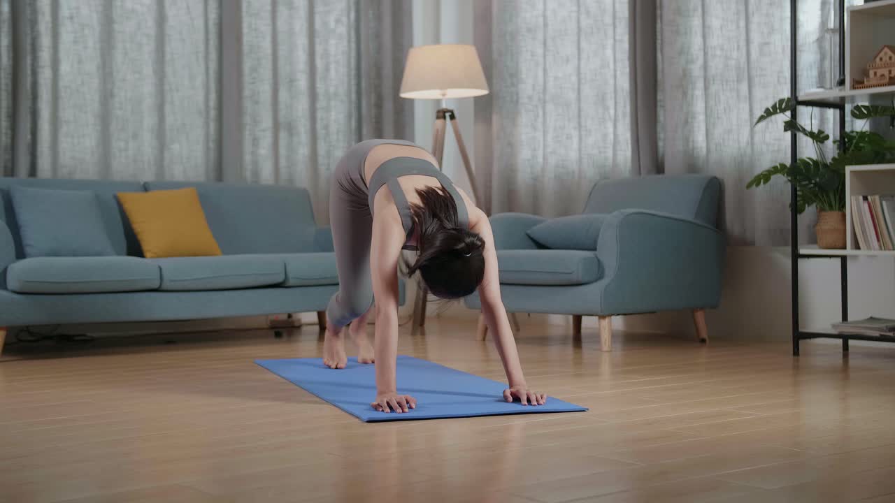 Full View Of Young Asian Trainer Female In Sports Clothes Speaking And Stretching While Teaching Exercise At Home