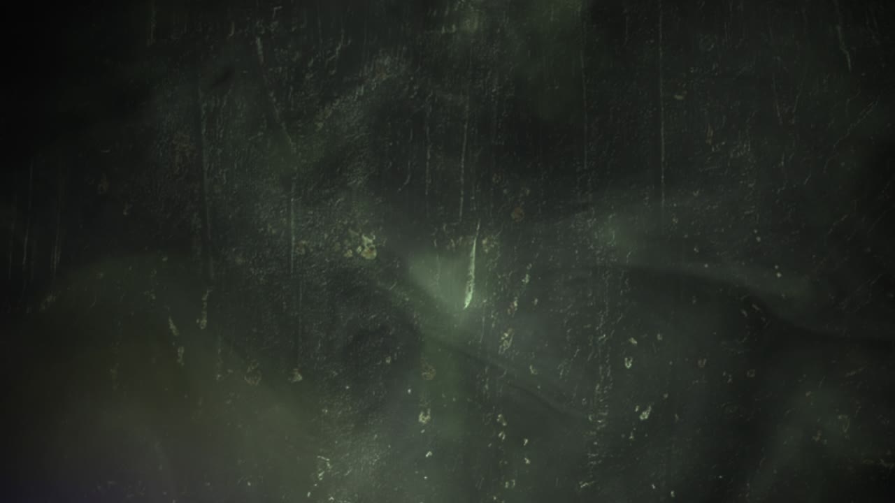 블랙 그런지 텍스처에 날아다니는 입자와 연기가