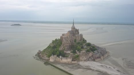 imágenes de drones del mont saint michel - francia