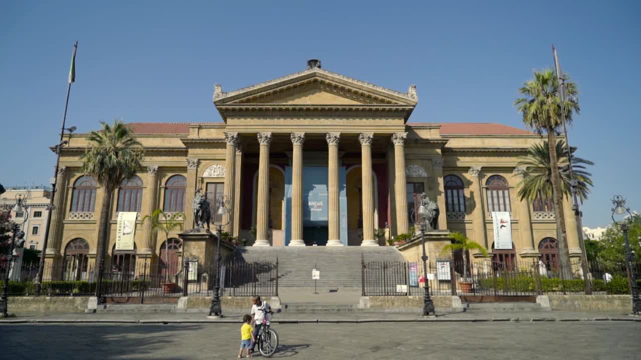 el teatro massimo en palermo, italia