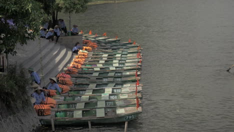 Excursion-in-Trang-an-bai-boat-cave-tours-Hanoi-Vietnam