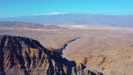 El-Desolado-Y-árido-Paisaje-Sobre-El-Parque-Nacional-Del-Valle-De-La-Muerte-En-El-Norte-Del-Desierto-De-Mojave,-California,-EE.UU.