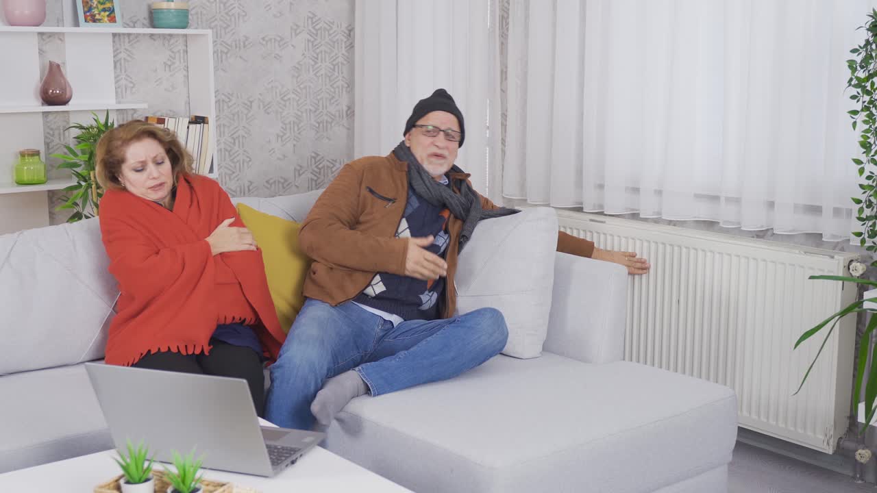 ⁇ 은 부부는 집에서 추워요.