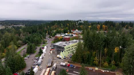 vista aérea de los proyectos de construcción en curso para un campus universitario en puyallup, condado de pierce, washington, estados unidos