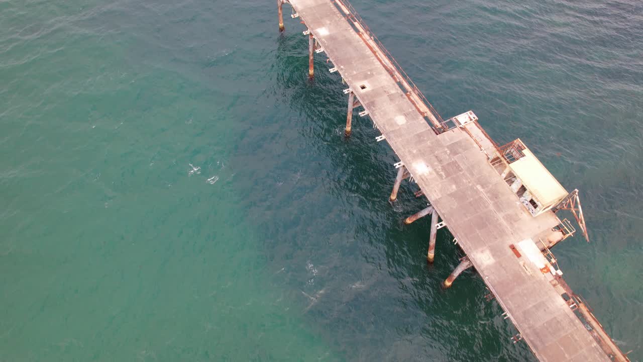 el muelle de la bahía de catherine hill es un punto de referencia histórico en nsw, australia.