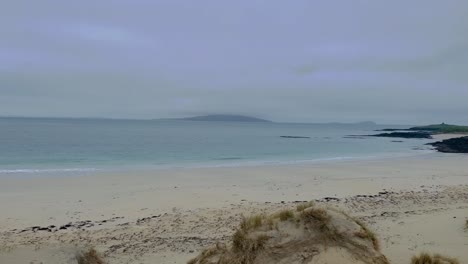 Secluded-beach-on-the-Isle-of-Harris,-Scotland