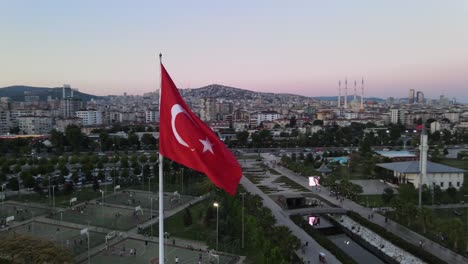 tiro de drone de bandera turca