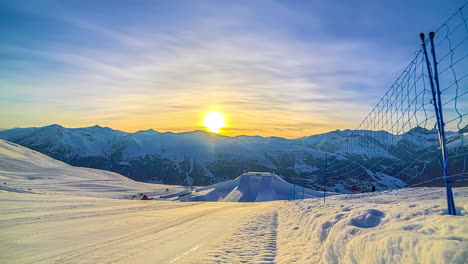 View-of-snow-slope-in-Livigno,-which-is-a-ski-resort-in-the-Italian-Alps,-near-the-Swiss-border-in-timelapse-from-afternoon-to-sunset-in-the-evening