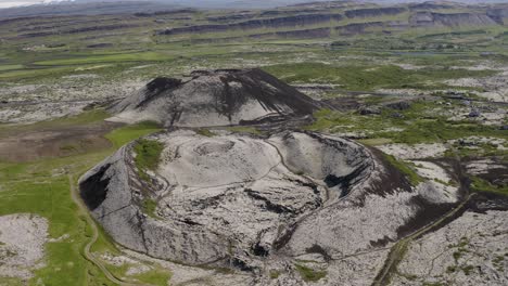 Cráteres-Raudbrok-Y-Grabrok-Cerca-De-Bifrost-En-Nordurardalshreppur,-Islandia-Occidental