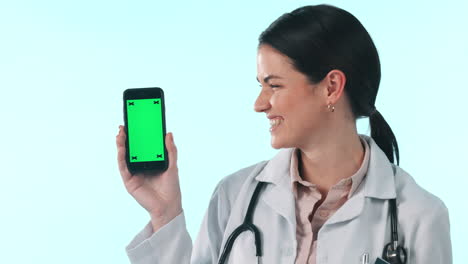 teléfono de pantalla verde, mujer feliz y doctor ok