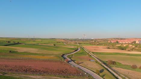 Parapente-Volando-Sobre-Las-Montañas