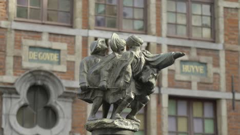 fontaine de la sculpture des aveugles