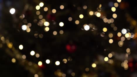 bokeh de luces de guirlandas. foco suave borroso. la guirlanda está parpadeando. luces de la ciudad por la noche. estado de ánimo navideño