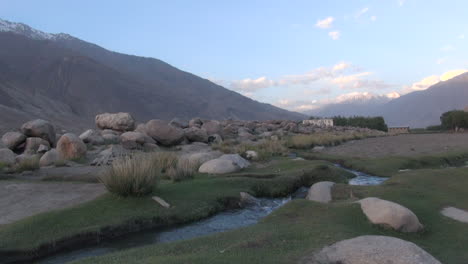 Vista-Del-Río-Pamir,-Afganistán-Y-Panj-A-Lo-Largo-Del-Corredor-Wakhan