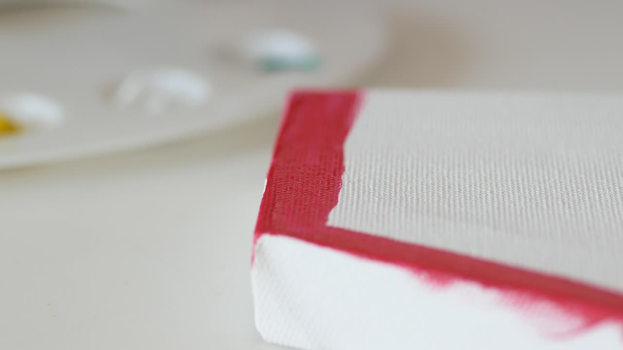 캔버스에 은 경계를 그리는 것