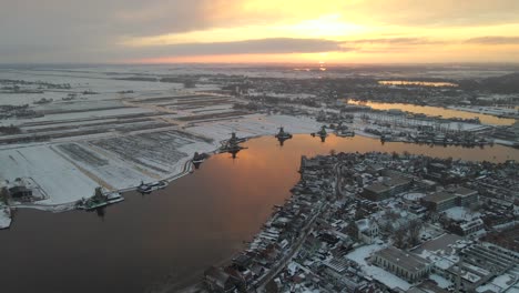 Dreamy-sunrise-at-famous-Dutch-tourist-destination-windmills-of-Zaanse-Schans