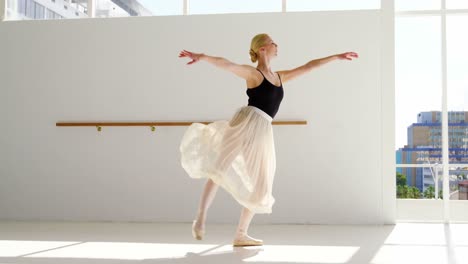 Ballerina-übt-Balletttanz