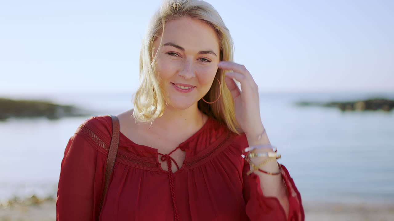 여자, 얼굴과 행복과 함께 야외 여행