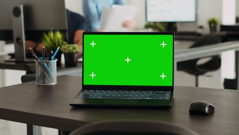 wireless pc with greenscreen at desk