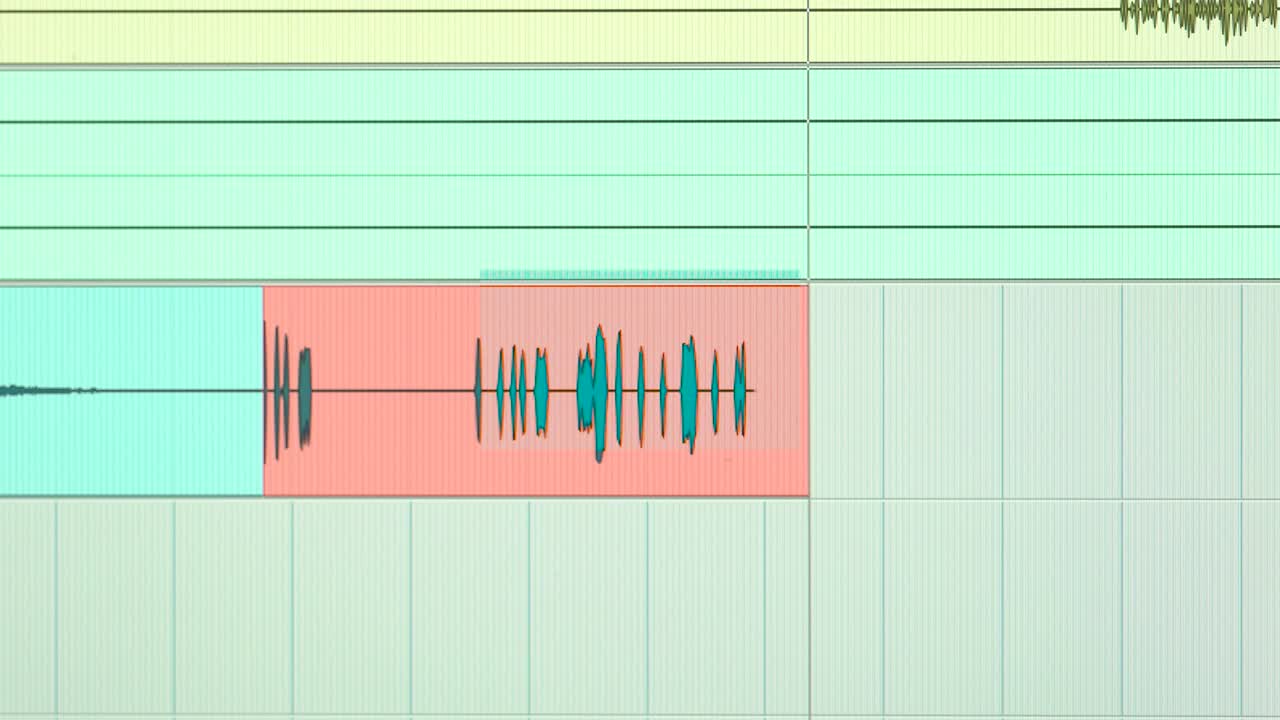 오디오 녹음 스튜디오에서 노래를 녹음한 음파의 그래프가 모니터에 반사되고 있습니다.