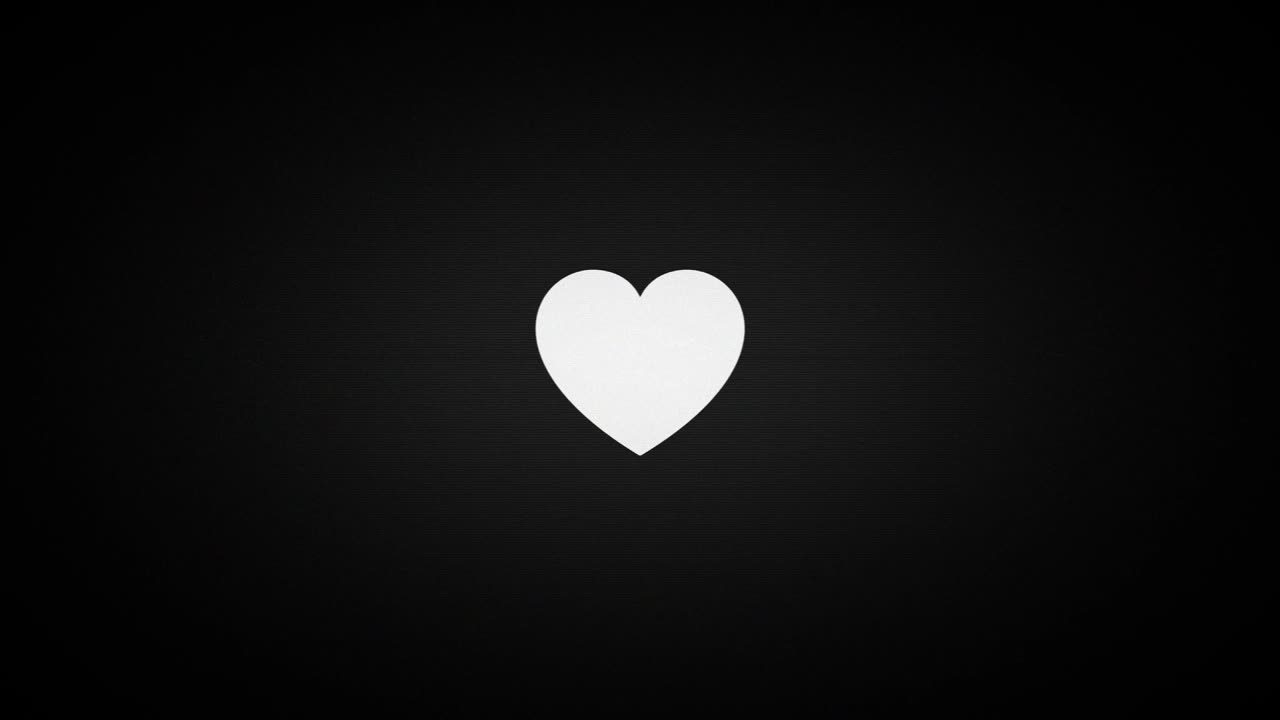 el corazón en la vieja pantalla de la televisión, el día de san valentín