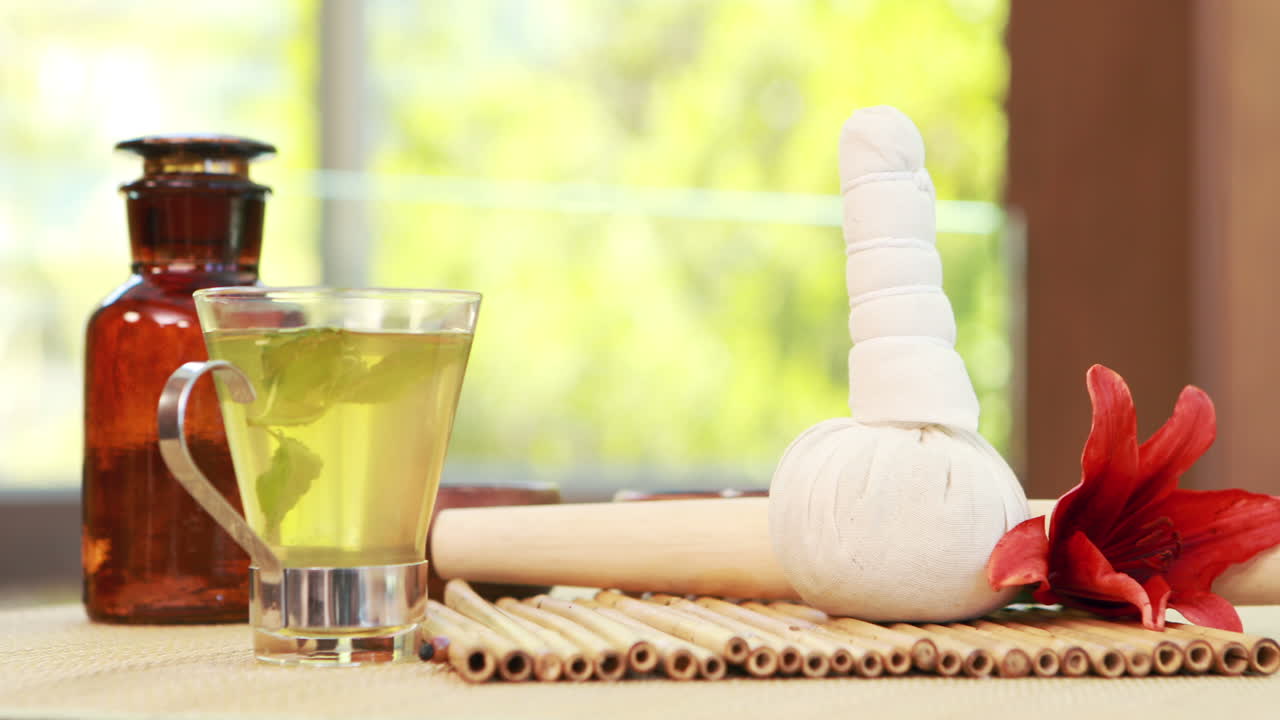 기름, 차, 꽃의 클로즈업