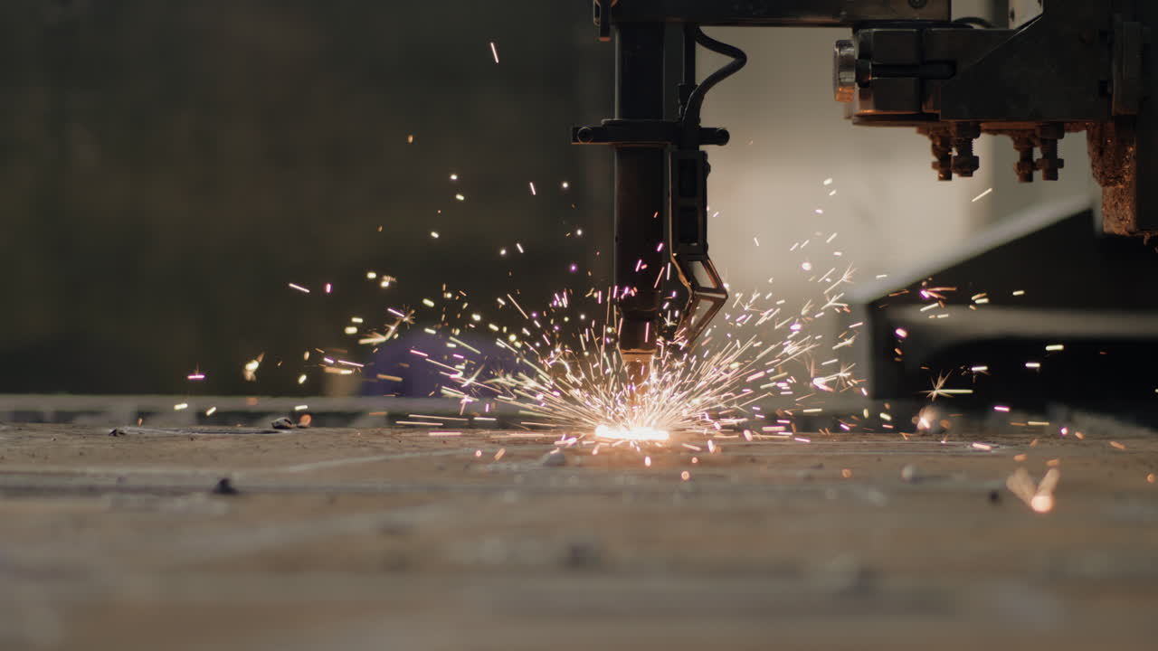 máquina de corte por plasma en acción