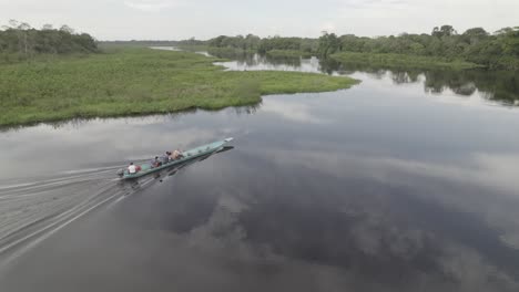 A-Traditional-Wooden-Long-Boat-Cruising-The-Pristine-Lake-Waters-In-Laguna-Negra-In-Colombia,-South-America