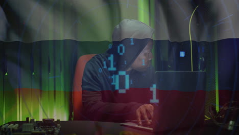 hacker escribiendo en una computadora portátil con código binario y superposición de animación de bandera rusa