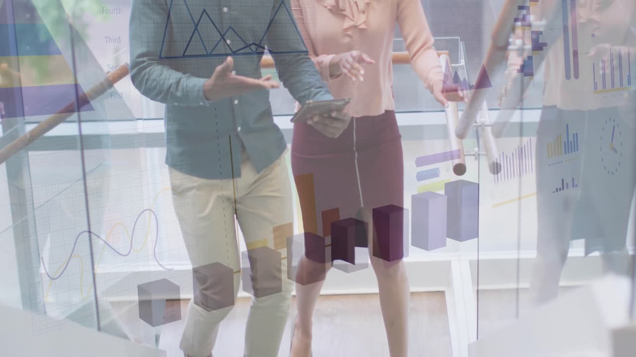 animación del procesamiento de datos sobre diversas personas de negocios en la oficina