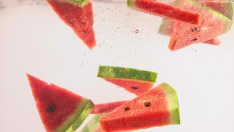 rebanadas de sandía en agua