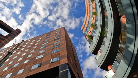 Canal-City-Hakata-Es-Un-Gran-Complejo-Comercial-Y-De-Entretenimiento-En-Fukuoka,-Japón