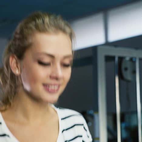 Portrait-of-an-attractive-woman-trains-in-a-gym