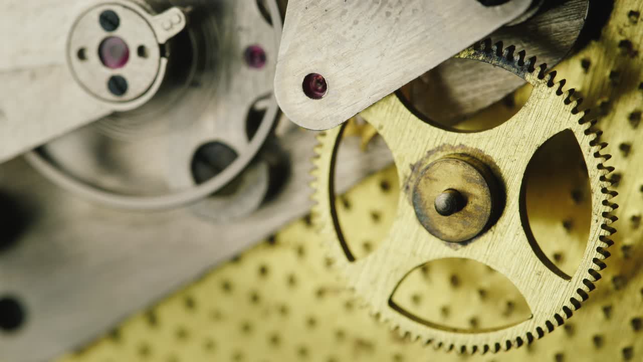 Internal mechanism of working mechanical watches 1