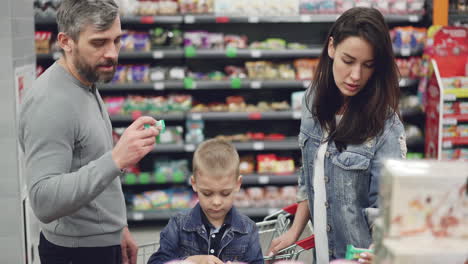 family shopping for groceries