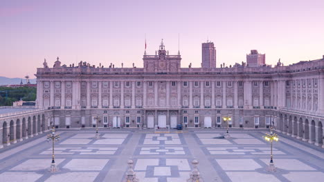 Hermoso-Amanecer-Desde-Lo-Alto-De-La-Catedral-De-La-Almudena,-Madrid