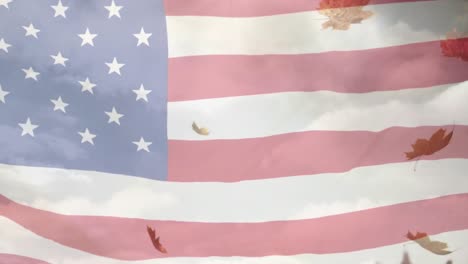 Digitale-Komposition-Einer-Schwenkenden-Amerikanischen-Flagge-über-Herbstblättern,-Die-Gegen-Wolken-Am-Himmel-Fallen