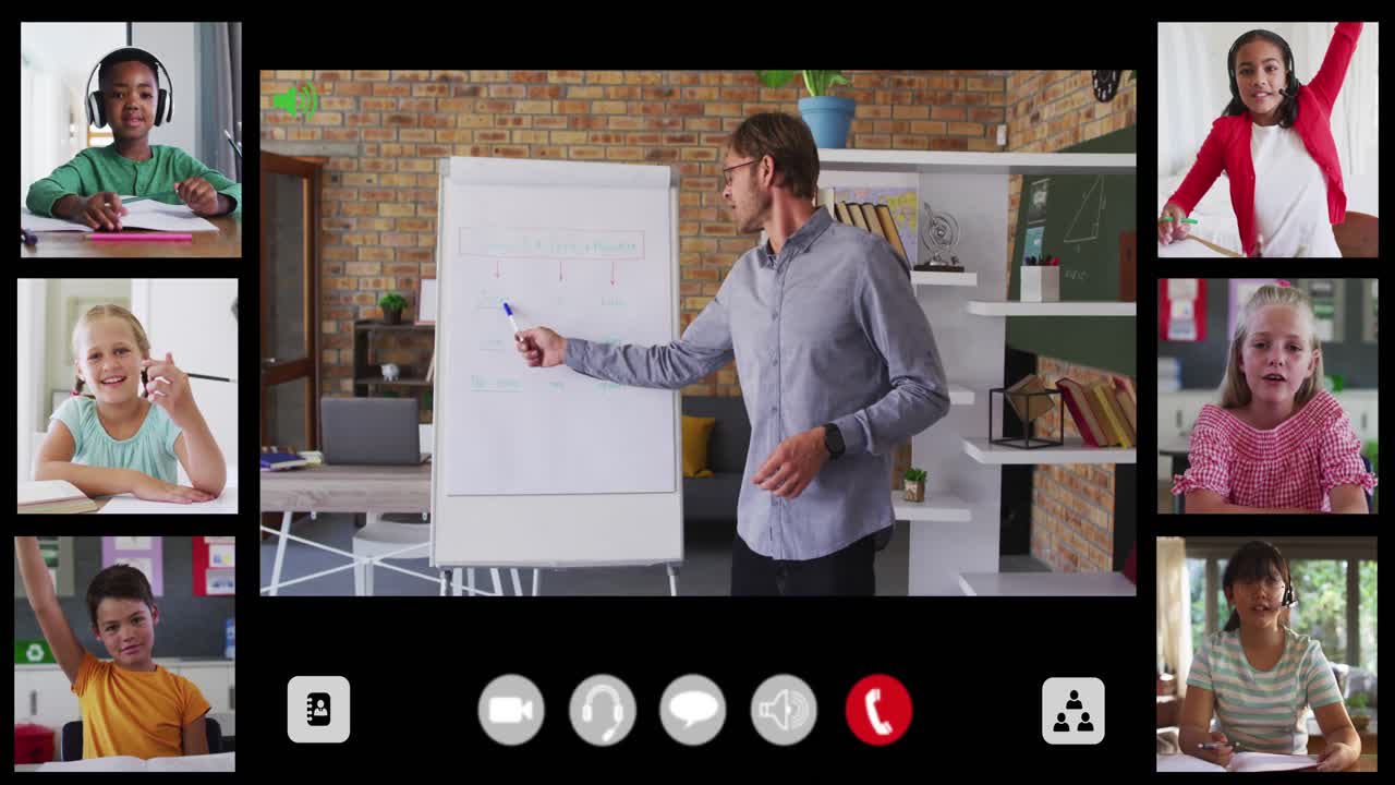 interfaz de videollamada compuesta con un maestro masculino diverso y seis niños en clase en línea